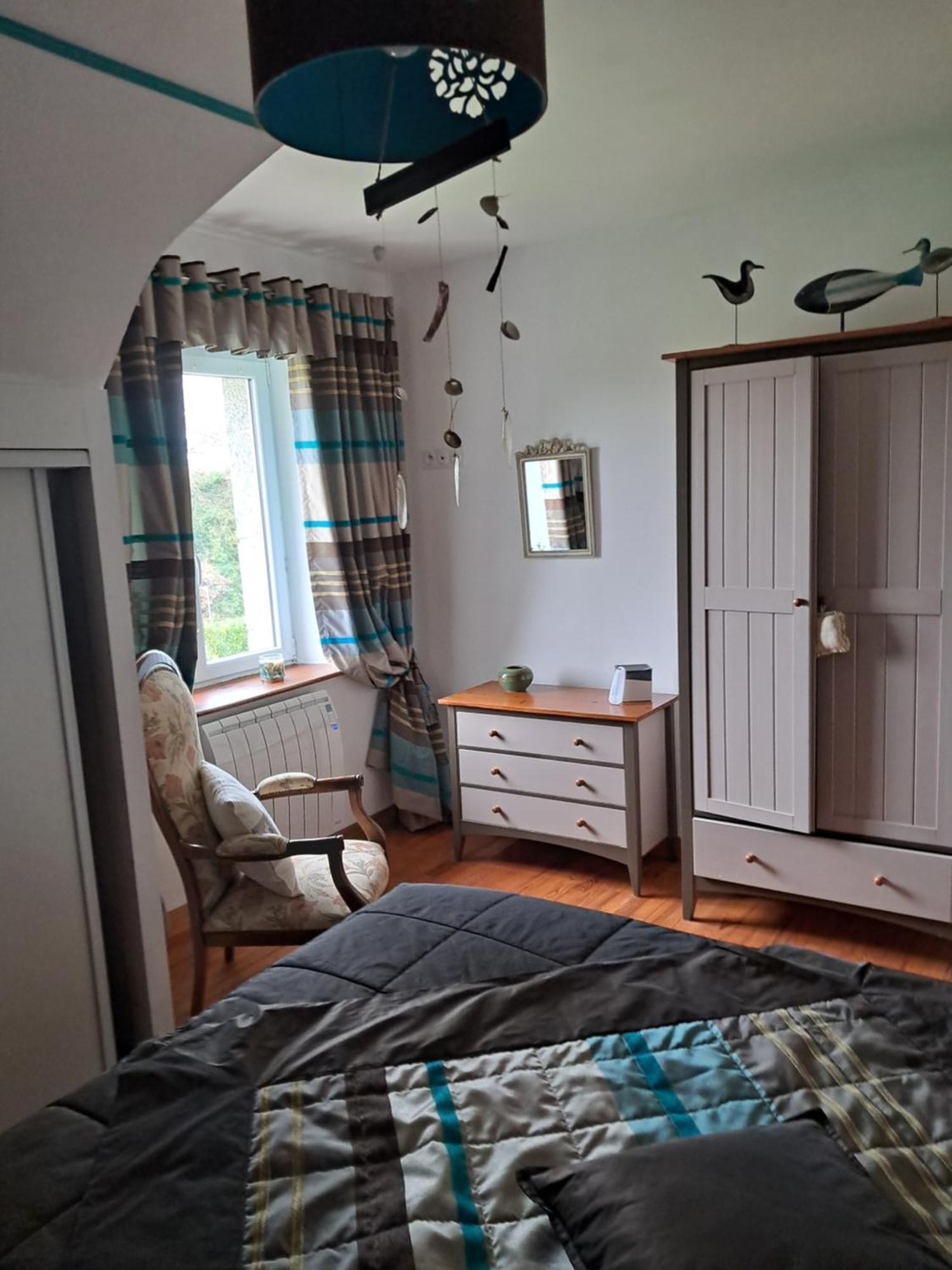 Bed and Breakfast Aux Volets Bleus Sibiril Екстер'єр фото
