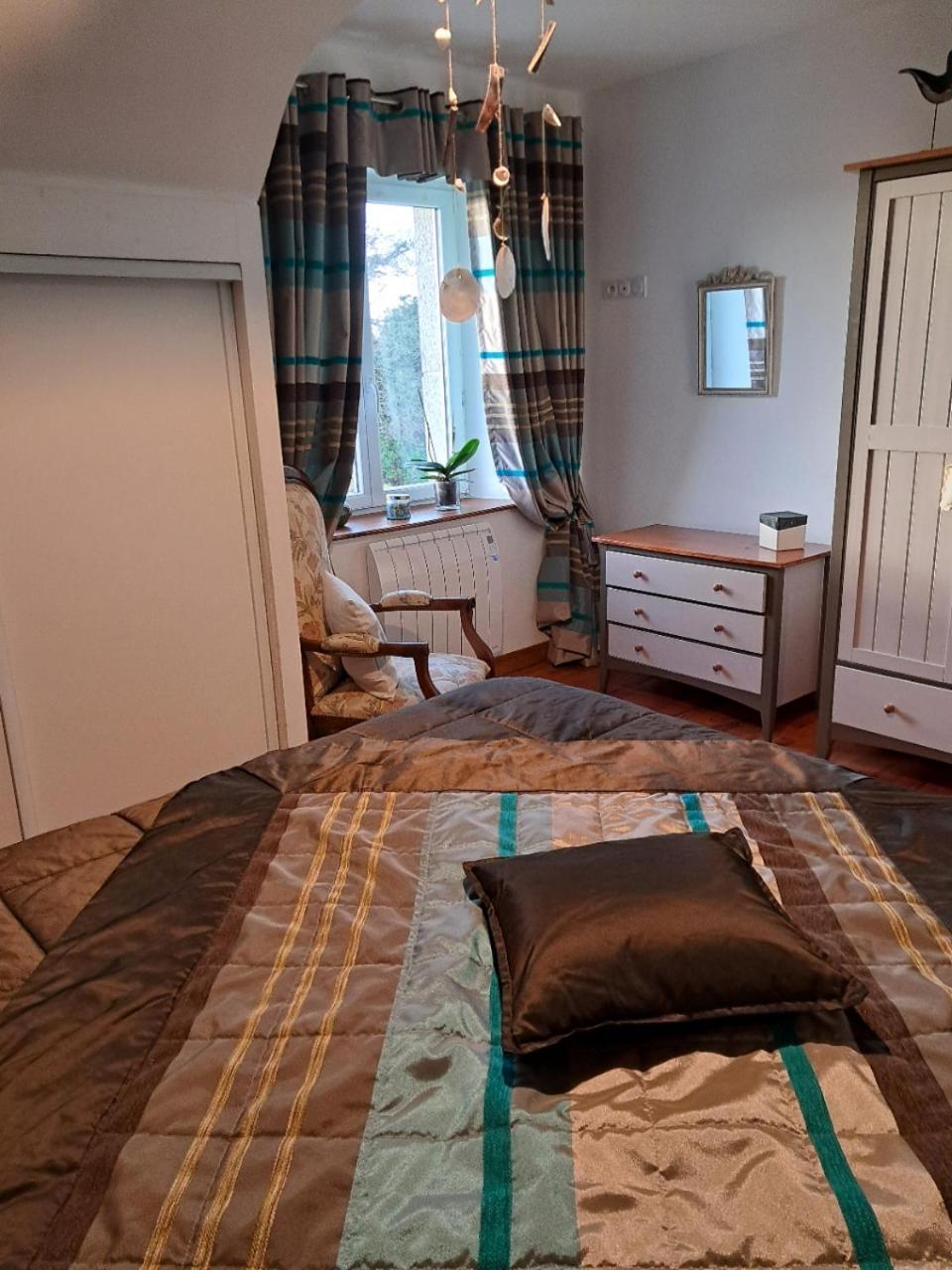 Bed and Breakfast Aux Volets Bleus Sibiril Екстер'єр фото
